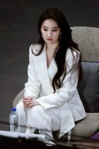 MUỐN TÔI NUÔI THẰNG CHÁU ĐÍCH TÔN