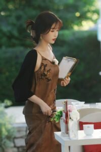 CỬA HANG TÔI CÓ TREO BẰNG LUẬT SƯ