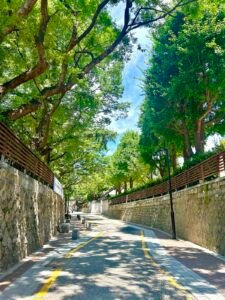 CHỈ VÌ MỘT ÍT TIỀN NHỎ